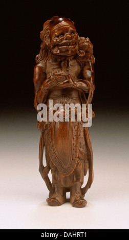 Dieses Stück stellt Ryujin, den Herrscher über Meere und Gezeiten, aus der japanischen Mythologie dar, wie es im Bronzeguss dargestellt ist. Die detaillierte Skulptur zeigt Ryujins mächtige Figur mit symbolischen Wellen und Meeresbildern, ein perfektes Beispiel japanischer mythologischer Kunst und Handwerkskunst. Stockfoto