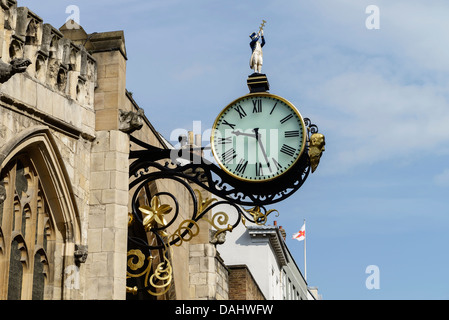 Die große Uhr St Martin le Grand Kirche auf Coney Street im Stadtzentrum von York UK Stockfoto