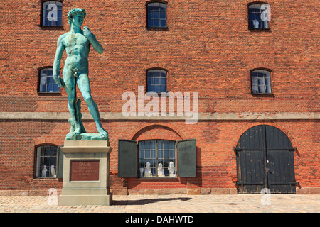 Replik Michelangelos Statue des David außerhalb der Royal Gipsgusssammlung aufbauend auf Langelinie Promenade Kopenhagen Dänemark Stockfoto