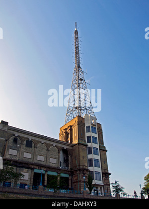 Blick auf den Antennenmast im Alexandra Palace, dem Geburtsort von Fernsehen, Nord-London, London, England, Vereinigtes Königreich Stockfoto