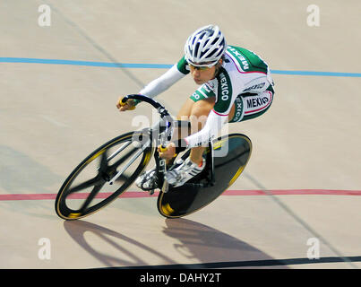 Colorado Springs, Colorado, USA. 13. Juli 2013. Mexikos, Daniela Gaxiola, ist auf der Vorderseite in Match-Sprint-Wettkampf bei den US-Grand Prix von Sprint, Seven-Eleven Velodrom, Colorado Springs, Colorado. Bildnachweis: Csm/Alamy Live-Nachrichten Stockfoto