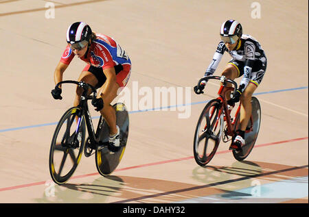 Colorado Springs, Colorado, USA. 13. Juli 2013. USA, Dana Feiss, greift in Übereinstimmung Sprint Aktion während der US-Grand Prix von Sprint, Seven-Eleven Velodrom, Colorado Springs, Colorado. Bildnachweis: Csm/Alamy Live-Nachrichten Stockfoto