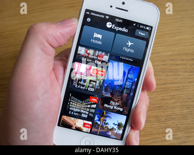 Mit Expedia app buchen Reisen auf weißes iPhone 5 smartphone Stockfoto