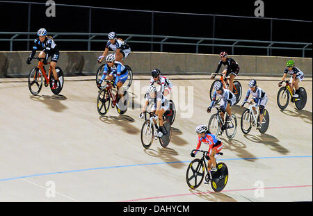 Colorado Springs, Colorado, USA. 13. Juli 2013. Die Frauen Points Rennen Hauptfeld beginnt zu bilden sich in der neutralen Runde bei den US-Grand Prix von Sprint, Seven-Eleven Velodrom, Colorado Springs, Colorado. Bildnachweis: Csm/Alamy Live-Nachrichten Stockfoto