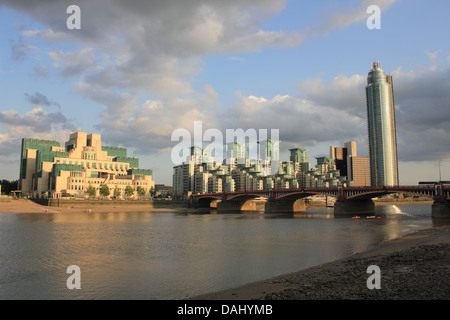 Die SIS-Gebäude, bekannt als der MI6 Hauptquartier bei 85 Albert Embankment, Vauxhall Cross, London UK Stockfoto