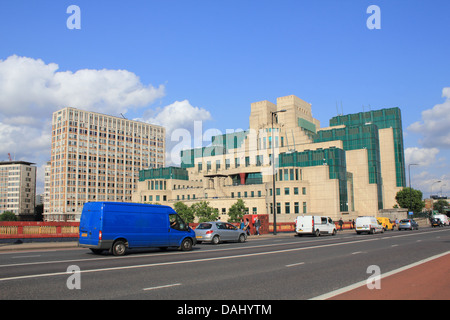 Die SIS-Gebäude, bekannt als der MI6 Hauptquartier bei 85 Albert Embankment, Vauxhall Cross, London UK Stockfoto