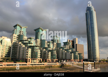 St George Wharf ist eine am Fluss Entwicklung in der London Borough of Lambeth, England auf der Themse. London UK. Stockfoto