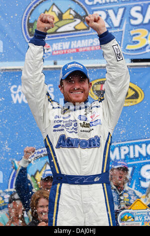 Loudon, NH, USA. 14. Juli 2013. Loudon, NH - 14. Juli 2013: Brian Vickers (55) gewinnt die Camping World RV Sales 301 auf dem New Hampshire Motor Speedway in Loudon, NH. Bildnachweis: Csm/Alamy Live-Nachrichten Stockfoto