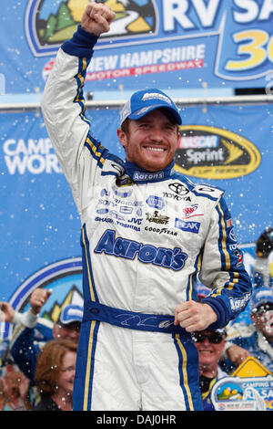 Loudon, NH, USA. 14. Juli 2013. Loudon, NH - 14. Juli 2013: Brian Vickers (55) gewinnt die Camping World RV Sales 301 auf dem New Hampshire Motor Speedway in Loudon, NH. Bildnachweis: Csm/Alamy Live-Nachrichten Stockfoto