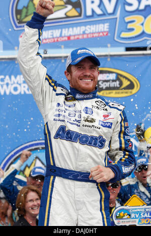 Loudon, NH, USA. 14. Juli 2013. Loudon, NH - 14. Juli 2013: Brian Vickers (55) gewinnt die Camping World RV Sales 301 auf dem New Hampshire Motor Speedway in Loudon, NH. Bildnachweis: Csm/Alamy Live-Nachrichten Stockfoto