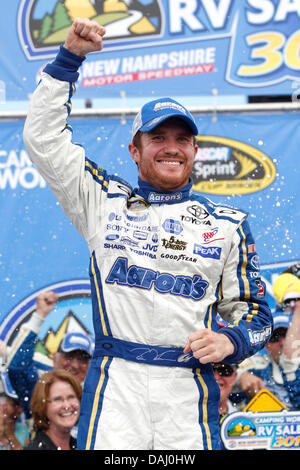 Loudon, NH, USA. 14. Juli 2013. Loudon, NH - 14. Juli 2013: Brian Vickers (55) gewinnt die Camping World RV Sales 301 auf dem New Hampshire Motor Speedway in Loudon, NH. Bildnachweis: Csm/Alamy Live-Nachrichten Stockfoto