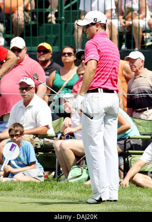 14. Juli 2013 reagiert - Silvis, ILLINOIS, USA - Zach Johnson auf seinen Putt auf dem 9. green während der Endrunde der John Deere Classic Golfturnier am TPC Deere Durchlauf in Silvis, Illinois Sonntag, 14. Juli 2013. (Kredit-Bild: © Kevin E. Schmidt/ZUMAPRESS.com) Stockfoto