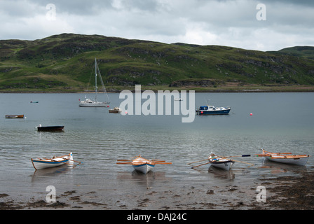 Vier Fair Inseln St. Ayles Skiffs am Tighnabruaich Schottland gestrandet Stockfoto