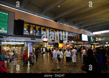 Innere des Euston Hochbahn Staatsbahn Zug station London, Vereinigtes Königreich Stockfoto