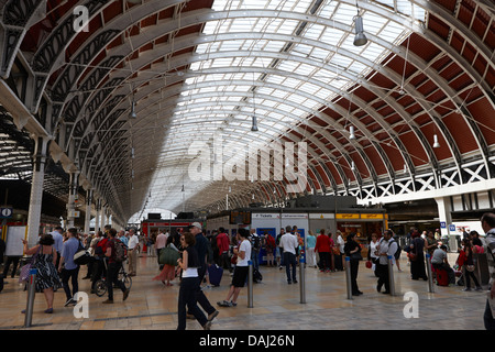 Innere des Paddington Hochbahn Staatsbahn Zug station London, Vereinigtes Königreich Stockfoto