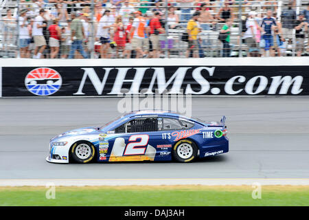 Loudon, NH, USA. 14. Juli 2013. 14. Juli 2013 statt - Loudon, New Hampshire USA - Sprint-Cup-Serie Treiber Brad Keselowski (2) während der NASCAR Sprint Cup Serie Camping World RV Sales 301 auf dem New Hampshire Motor Speedway in Loudon, New Hampshire. Eric Canha/CSM/Alamy Live-Nachrichten Stockfoto
