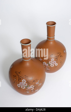 Ein paar des späten 19. Jh. / Anfang 20. C Terrakotta Wasserflaschen. Englischen und kontinentalen europäischen. Stockfoto