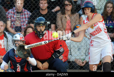 Softball-EM, Frauen, Tschechien Vs Russland, Prag, Tschechische Republik, 12. Juli 2013. (Foto/Stanislav Zbynek CTK) Stockfoto