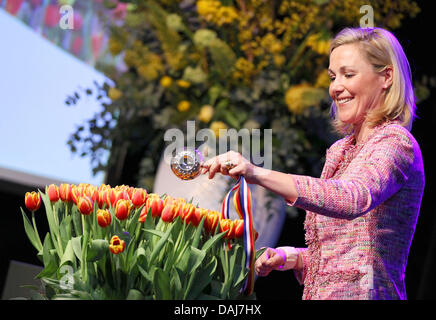 Das Bild zeigt Bettina Wulff, die Ehefrau von der deutsche Bundespräsident Christian Wulff Lisse, Niederlande am 23. März 2011 zu besuchen. Bei der Eröffnungsfeier der Tulpe Anbau Show benannt Keukenhof eine Neuzüchtung Tulpe nach Bettina Wulff. FOTO: OLIVER BERG Stockfoto