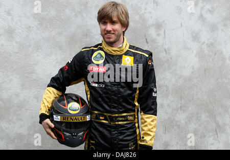 Das Bild zeigt deutsche Formel1-Fahrer Nick Heidfeld Renault während der Foto-Session auf der Koppel von der australischen Formel 1 Grand Prix auf dem Albert Park Circuit in Melbourne, Australien am 24. März 2011. Die Formel 1 Grand Prix von Australien statt findet am 27. März 2011. Foto: Jens Büttner Stockfoto