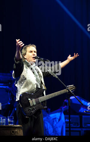 Irische Musiker Chris de Burgh führt bei seiner Europa-Tournee-Auftakt in Saarbrücken, Deutschland, 25. März 2011. Foto: Oliver Dietze Stockfoto