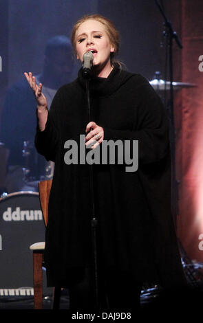 Das Bild zeigt die Sängerin Adele bei ihrem ersten Konzert ihrer Deutschland-Tournee an den Docks in Hamburg, Deutschland am 26. März 2011 durchführen. Foto: Malte Christen Stockfoto