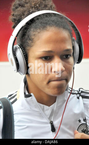 Växjö, Schweden. 14. Juli 2013. Celia Okoyino da Mbabi Deutschland kamen zu der UEFA Women's EURO 2013 Gruppe B Fußballspiel zwischen Deutschland und Island an der Växjö Arena in Växjö, Schweden, 14. Juli 2013. Foto: Carmen Jaspersen/Dpa/Alamy Live News Stockfoto