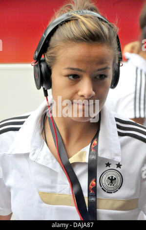 Växjö, Schweden. 14. Juli 2013. Lena Lotzen Deutschland kamen in der UEFA Women's EURO 2013 Gruppe B Fußballspiel zwischen Deutschland und Island an der Växjö Arena in Växjö, Schweden, 14. Juli 2013. Foto: Carmen Jaspersen/Dpa/Alamy Live News Stockfoto