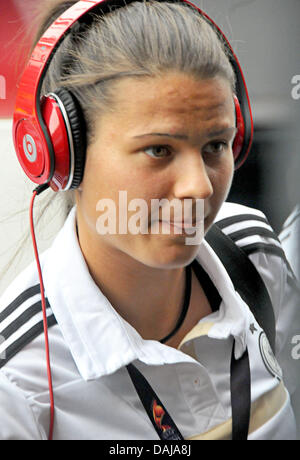 Växjö, Schweden. 14. Juli 2013. Dzsenifer Marozsan Deutschlands kamen der UEFA Women's EURO 2013 Gruppe B Fußballspiel zwischen Deutschland und Island an der Växjö Arena in Växjö, Schweden, 14. Juli 2013. Foto: Carmen Jaspersen/Dpa/Alamy Live News Stockfoto