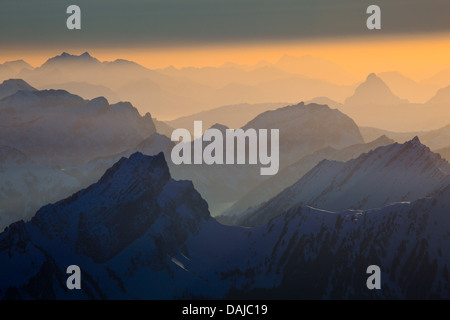 Blick vom Säntis (2502 m) im Alpstein bei Sonnenuntergang, Schweiz, Appenzeller Alpen Stockfoto