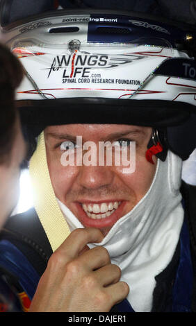 Deutsche Formel1-Fahrer Sebastian Vettel von Red Bull bereitet den dritten Training auf dem Sepang Circuit außerhalb Kuala Lumpur, Malaysia, 9. April 2011. Der Formel 1 Grand Prix von Malaysia stattfinden am 10. April 2011. Foto: Jens Buettner dpa Stockfoto