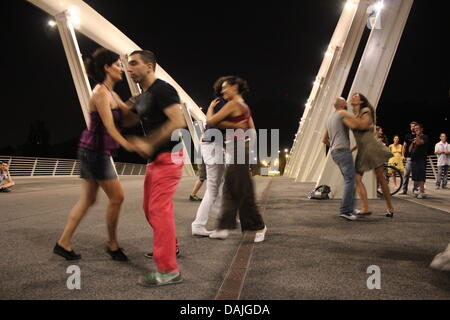 Rom, Italien. 14. Juli 2013. -Swing Dance Event auf Ponte della Musica Brücke in Rom Italien Credit: Gari Wyn Williams / Alamy Live News Stockfoto