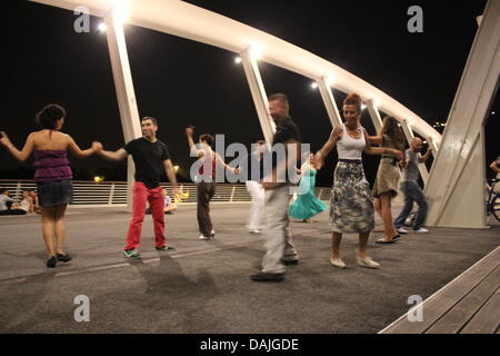 Rom, Italien. 14. Juli 2013. -Swing Dance Event auf Ponte della Musica Brücke in Rom Italien Credit: Gari Wyn Williams / Alamy Live News Stockfoto