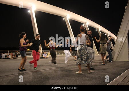 Rom, Italien. 14. Juli 2013. -Swing Dance Event auf Ponte della Musica Brücke in Rom Italien Credit: Gari Wyn Williams / Alamy Live News Stockfoto