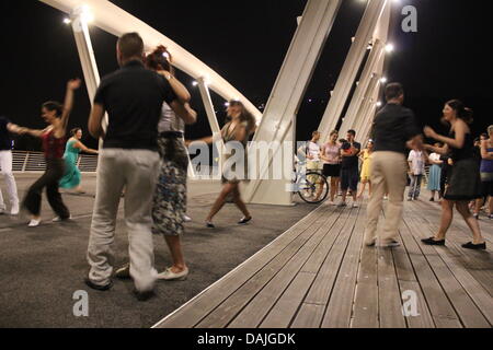 Rom, Italien. 14. Juli 2013. -Swing Dance Event auf Ponte della Musica Brücke in Rom Italien Credit: Gari Wyn Williams / Alamy Live News Stockfoto