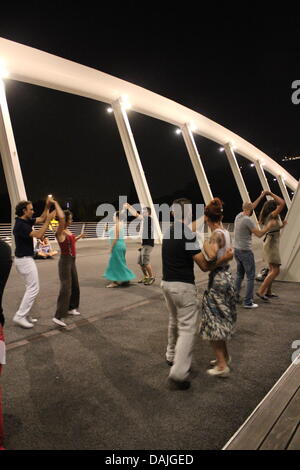 Rom, Italien. 14. Juli 2013. -Swing Dance Event auf Ponte della Musica Brücke in Rom Italien Credit: Gari Wyn Williams / Alamy Live News Stockfoto