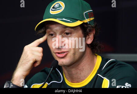 Italienische Formel1-Fahrer Jarno Trulli von Lotus während der Pressekonferenz auf dem Sepang Circuit außerhalb Kuala Lumpur, Malaysia, 7. April 2011 zu sehen. Foto: Jens Büttner Stockfoto