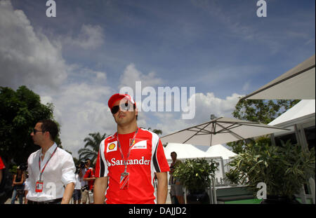 Brasilianischer Formel-1-Pilot Felipe Massa von Ferrari im Fahrerlager auf dem Sepang Circuit außerhalb Kuala Lumpur, Malaysia, 7. April 2011. Foto: Jens Büttner Stockfoto