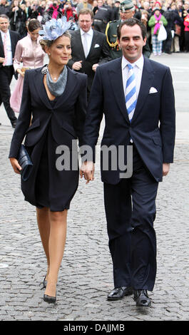 Prinz Nikolaos von Griechenland und seine Frau Tatiana Blatnik kommen für die Taufe und Namensgebung Zeremonie der dänischen Zwillinge in der Holmens Kirke (Holmens Kirche) in Kopenhagen, Dänemark, 14. April 2011. Die Zwillinge von Kronprinz Frederik und Kronprinzessin Mary, ein Junge und ein Mädchen waren am 8. Januar 2011 geboren. Foto: Albert Nieboer Niederlande Stockfoto