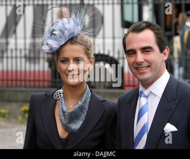 Prinz Nikolaos von Griechenland und seine Frau Tatiana Blatnik kommen für die Taufe und Namensgebung Zeremonie der dänischen Zwillinge in der Holmens Kirke (Holmens Kirche) in Kopenhagen, Dänemark, 14. April 2011. Die Zwillinge von Kronprinz Frederik und Kronprinzessin Mary, ein Junge und ein Mädchen waren am 8. Januar 2011 geboren. Foto: Albert Nieboer Niederlande Stockfoto