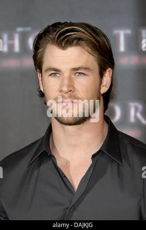 Australischer Schauspieler Chris Hemsworth stellt für den Film "Thor" am Palais Montgelas im Hotel Bayerischer Hof in München, 13. April 2011 zu bewerben. Foto: Hubert Boesl Stockfoto
