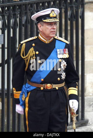 Prince Andrew, Duke of York bei seiner Ankunft in Westminster Abbey, wo Prinz William, Herzog von Cambridge wird heiraten, Kate Middleton, während die königliche Hochzeit des britischen Royals in London, Vereinigtes Königreich, 29. April 2011 statt. Foto: EFE/Ballesteros Stockfoto