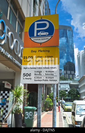 dh CLARKE QUAY SINGAPUR Singapur Parkplätze Zeichen Preise und Einschränkungen Schild Parken Parkgebühren asien Sperrgebiet Stockfoto