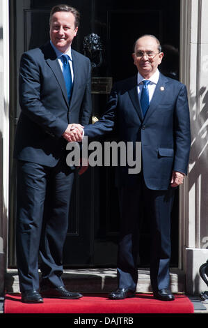 London, UK. 15. Juli 2013.  Premierminister David Cameron (L) trifft Präsident Thein Sein von Birma in Downing Street Credit: Piero Cruciatti/Alamy Live News Stockfoto