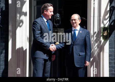 London, UK. 15. Juli 2013.  Premierminister David Cameron (L) trifft Präsident Thein Sein von Birma in Downing Street Credit: Piero Cruciatti/Alamy Live News Stockfoto