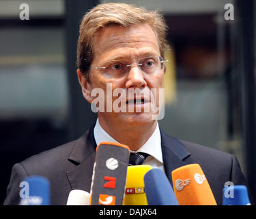 Außenminister Guido Westerwelle kommentiert die Ermordung von Al-Qaida-Chef Osama Bin Laden in Berlin, Deutschland, 2. Mai 2011. Spezialeinheiten der USA töteten Bin Laden in Pakistan. Westerwelle schätzt Mord an Bin Laden. FOTO: MAURIZIO GAMBARINI Stockfoto