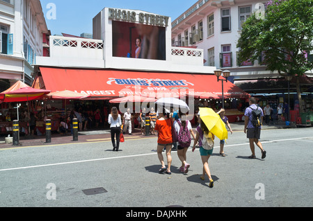 Dh BUGIS STREET SINGAPUR Bugis Street Market Gebäude Eingang Straße Überqueren von Straßen Stockfoto