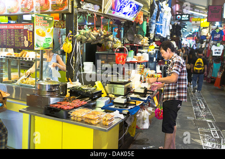 dh Markt Bugis Street BUGIS VILLAGE Singapur asiatische Stall Straßenhändler Kochen Essen Essensstände steht hawker Stockfoto