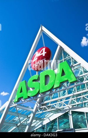 dh Asda Supermarkt SHOP UK Front 24 Stunden Zeichen Asda Supermarkt Laden Eingang Logo Stunde schottland außen Stockfoto