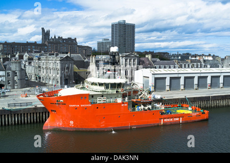 dh Aberdeen Harbour Hafen ABERDEEN North Sea Oil Unterstützung Schiff Grampian Entdeckung am Kai Schottland Hafen Stockfoto